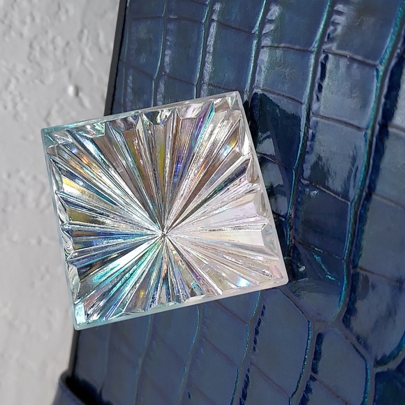 Pyramid Austrian Crystal Figurine Paperweight 3-bundle - Picture 4 of 7